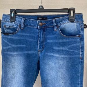 Tahari skinny jeans